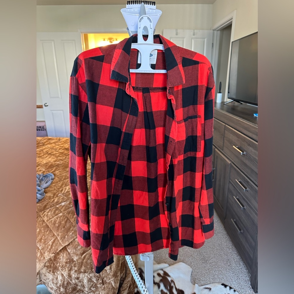 Old navy red and black flannel shirt size medium